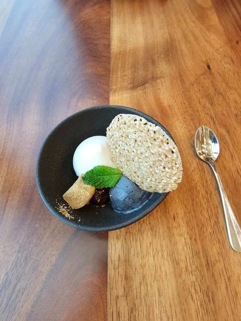 Koko White Chocolate Parfait와 흑임자 아이스크림