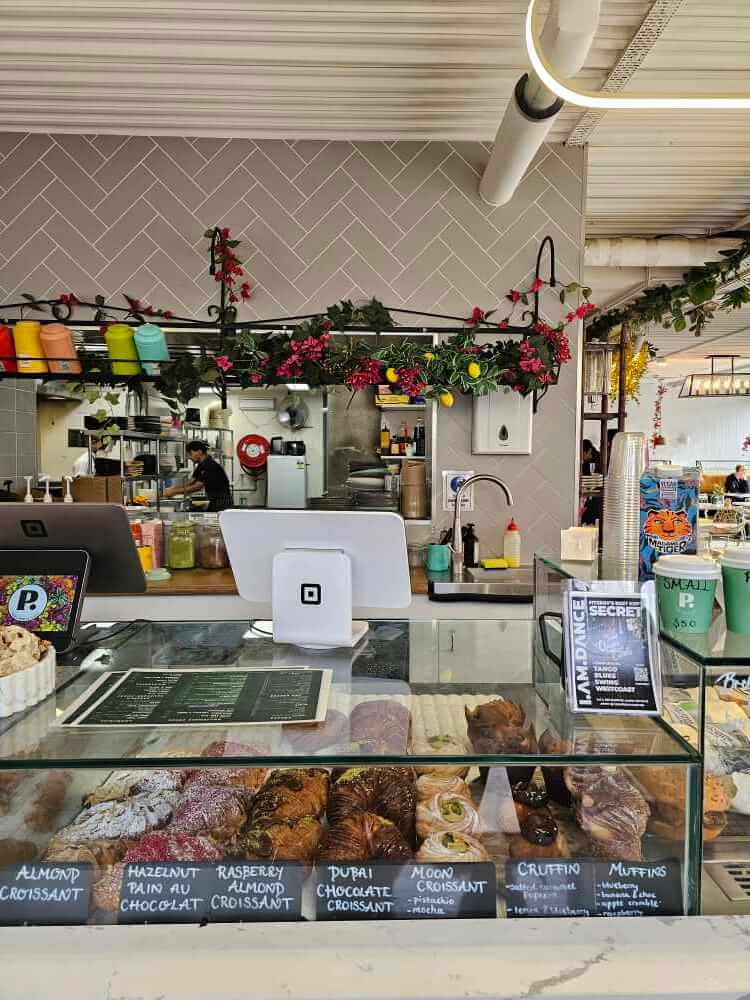 포니 화이트 Fitzroy 페이스트리 쇼케이스